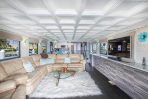 St Petersburg Luxury Yacht Sleeps 8